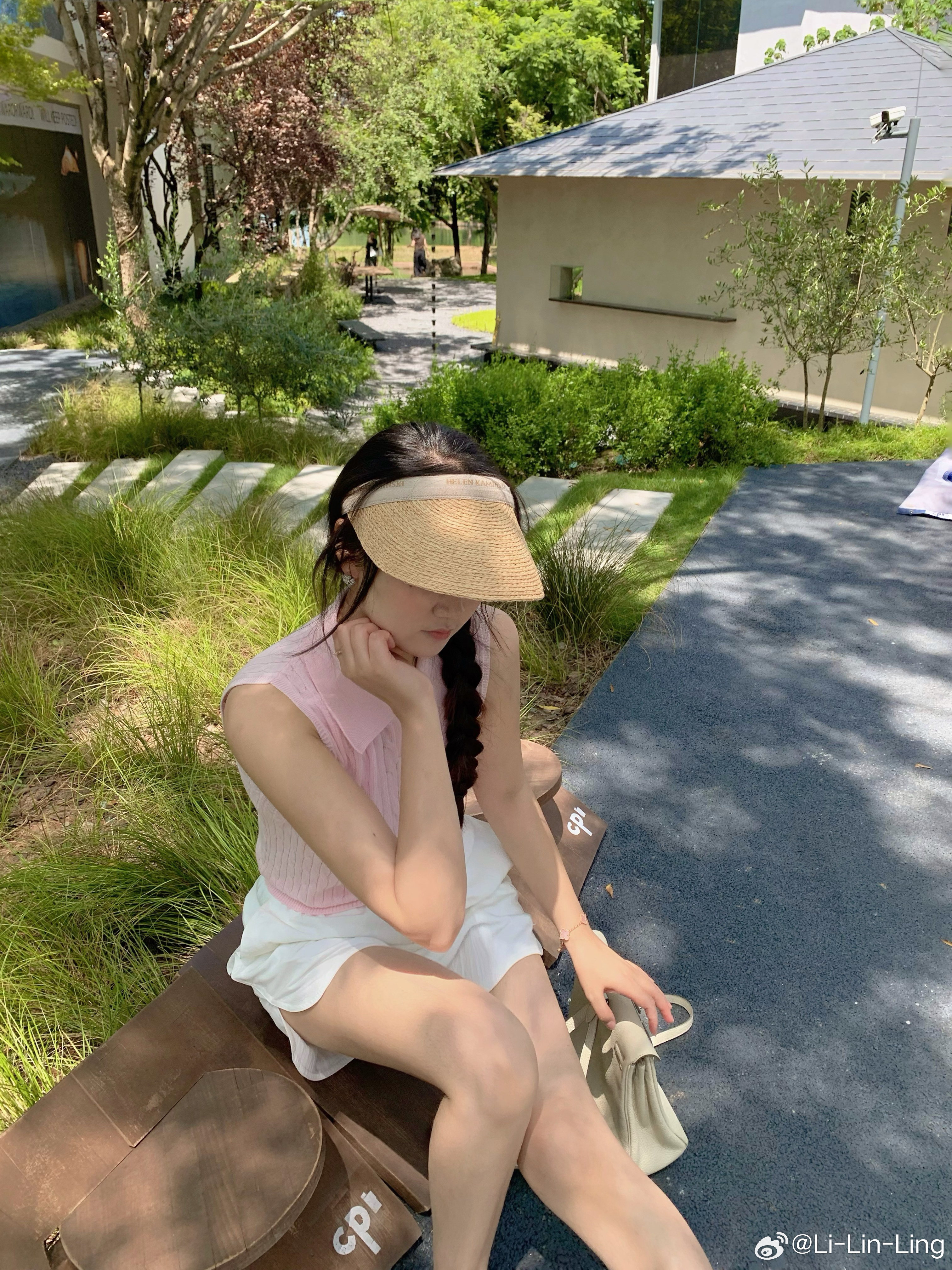 生活需要松弛感🎀#OOTD##今天穿什么# ​ ​​​