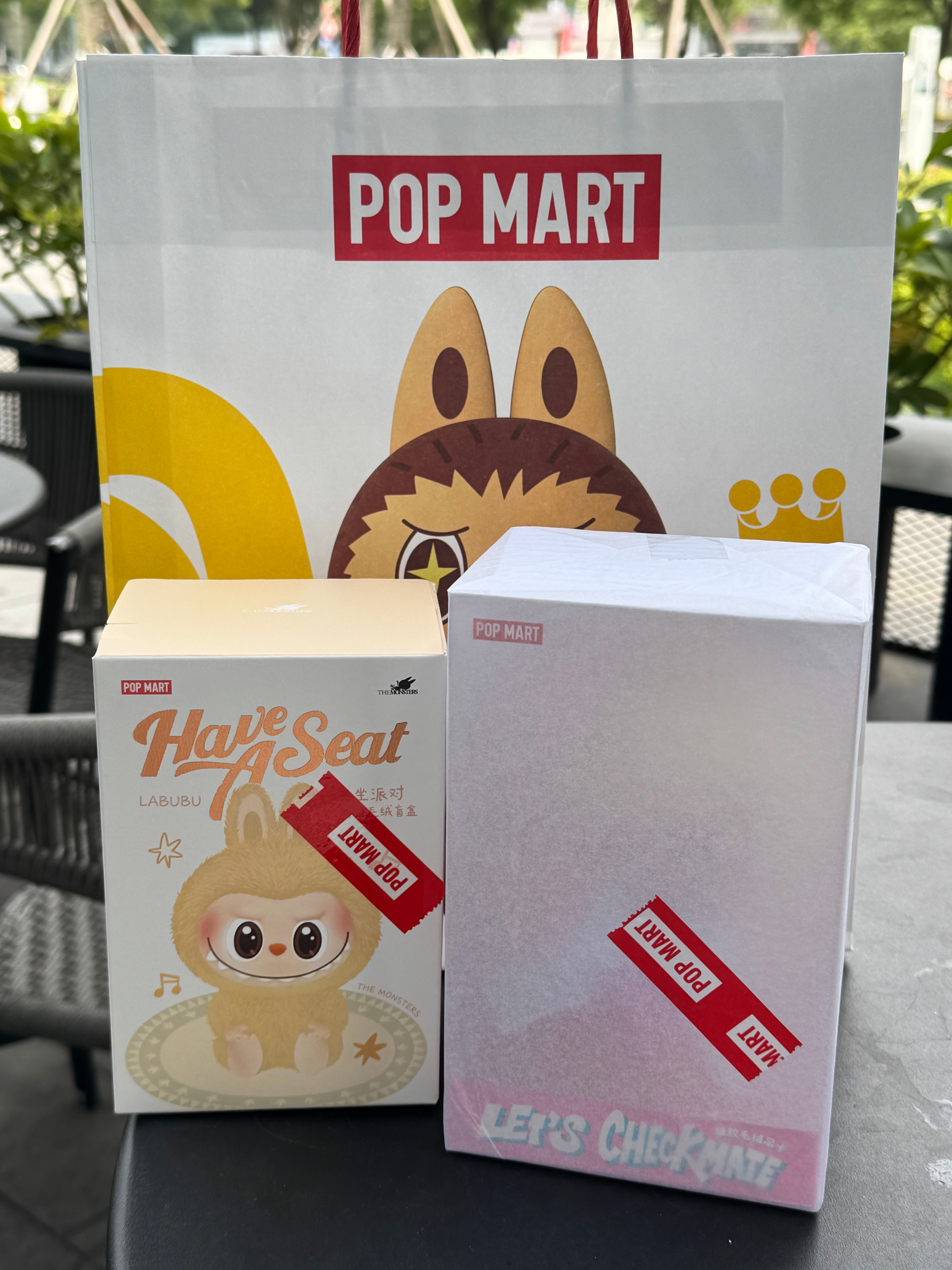 泡泡玛特回应Labubu品控问题别管！谁懂昨天抢到的原价的快乐：坐坐派对＋小皇后