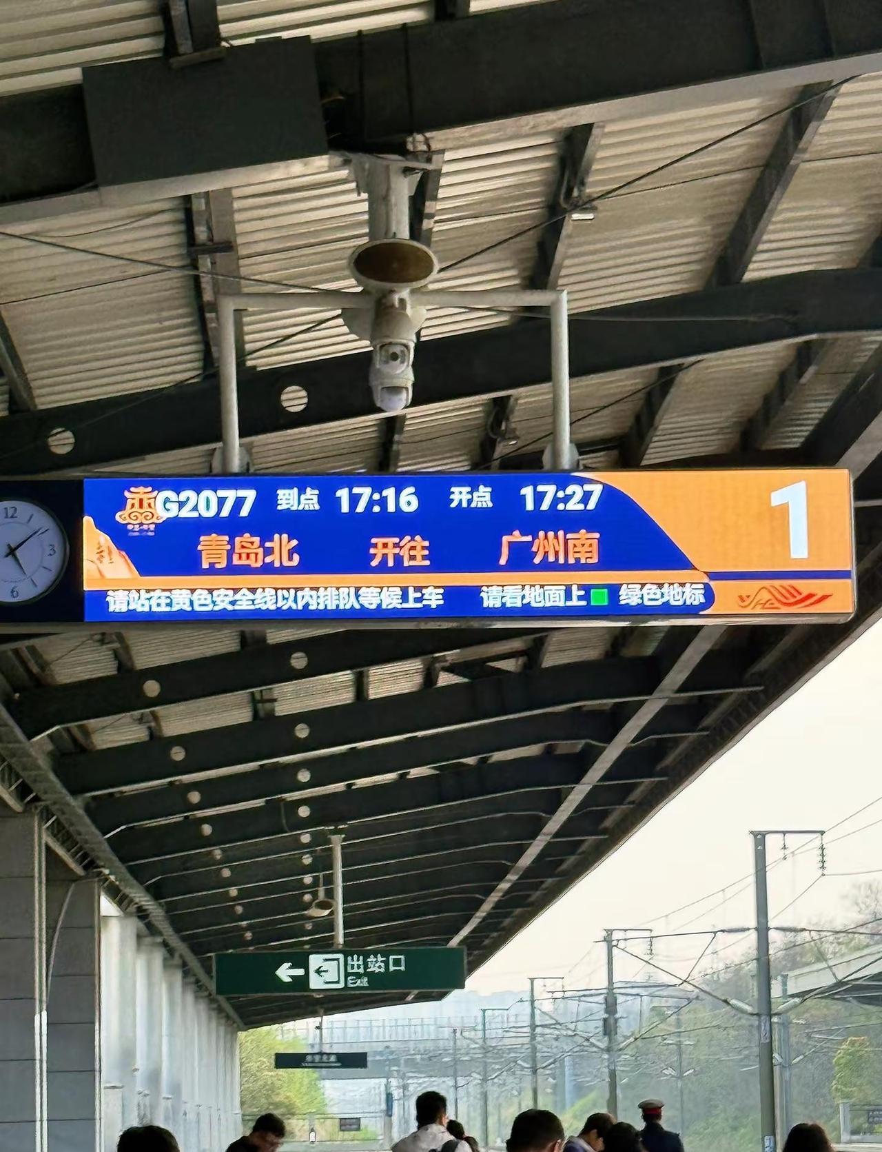 每座城市有着不同的故事，也会留下不同的回忆城市记忆 交通强国铁路先行 复兴号