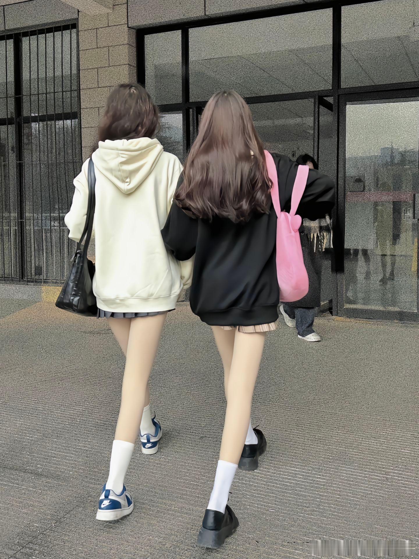 现在的女大生都流行这么穿了？ ​​​