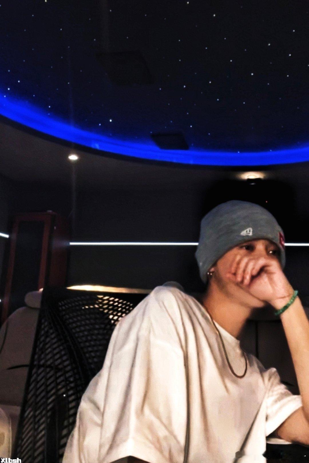 #鹿晗[超话]#“做自己 而不是解释自己𝓑𝓮 𝓎𝓸𝓊𝓇𝓈𝓮𝓁?