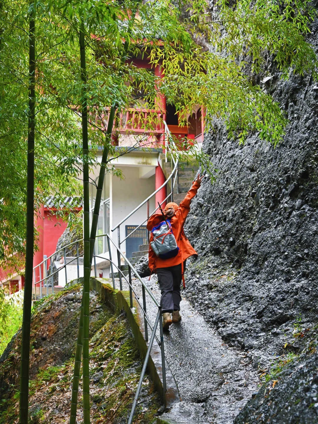 以为安山古道很美了，直到我去了花尖山徒步