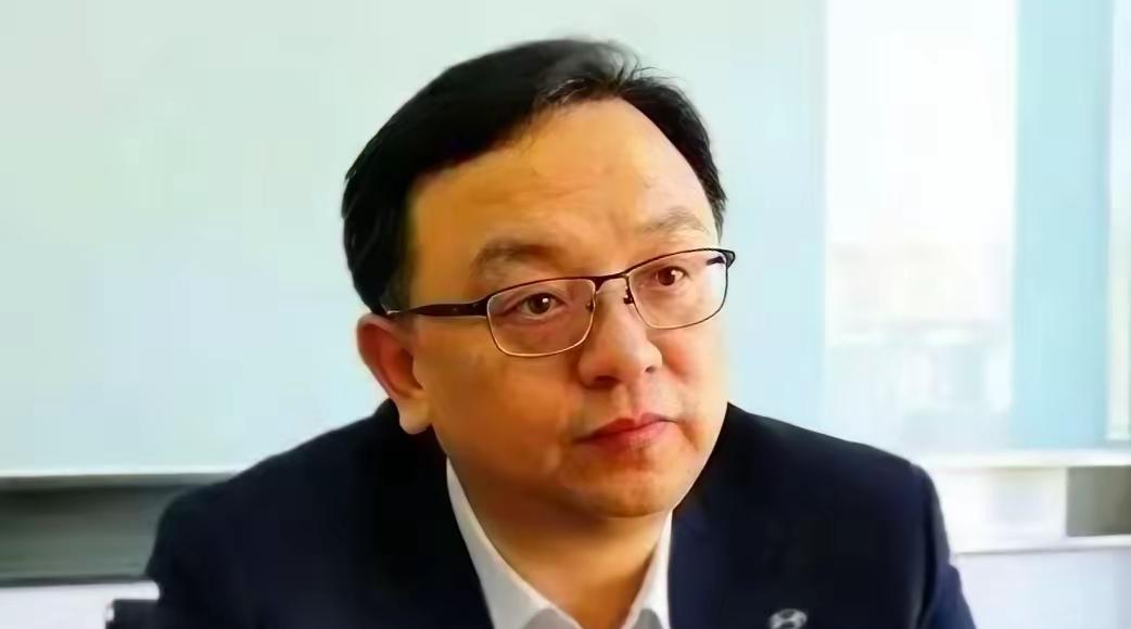 我会严格保留你给出的原文作为开篇，结合人民日报等权威渠道的真实事迹，用重度口语化