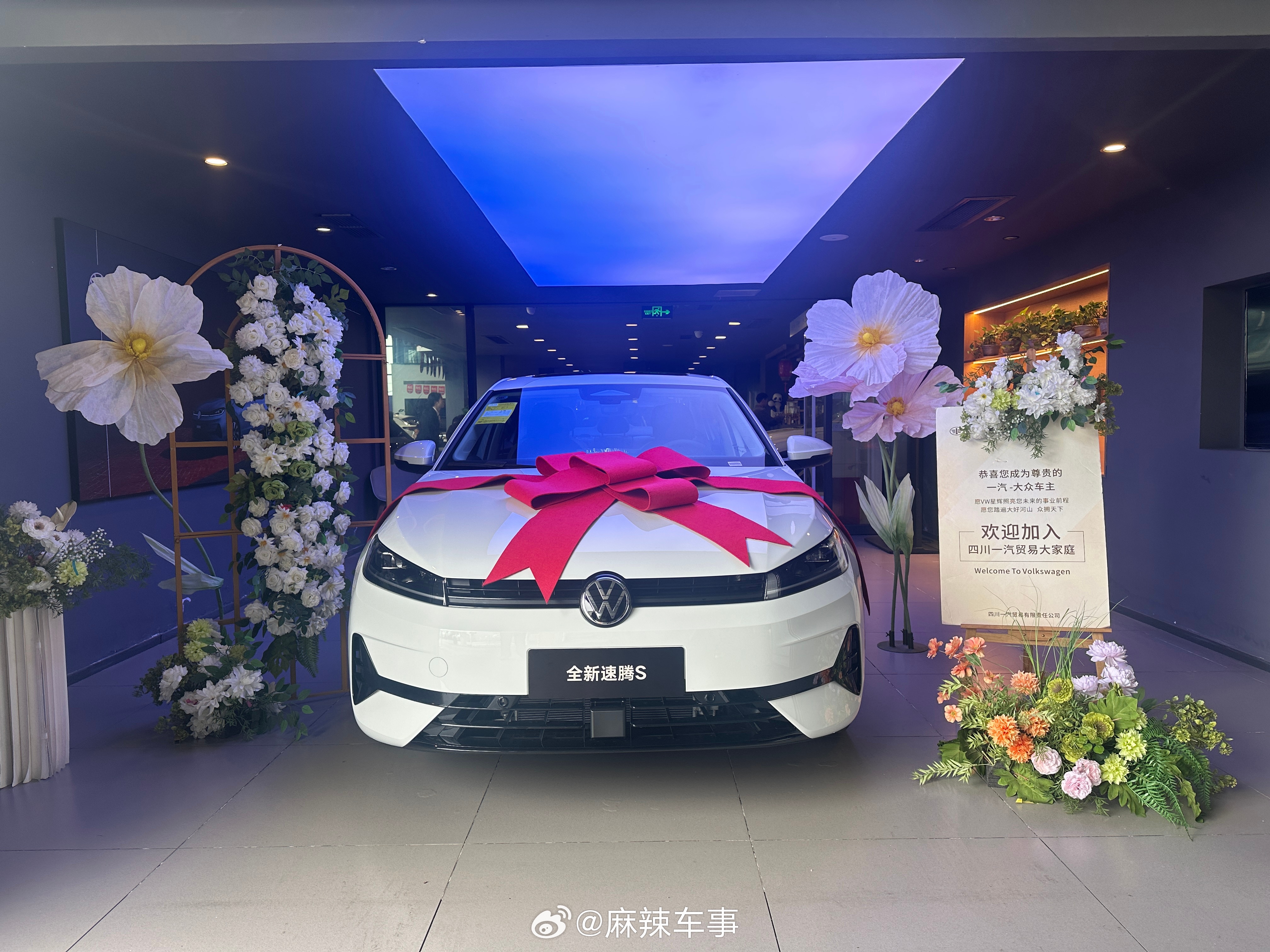 一汽-大众速腾S提回家了熟悉的德系味道以后上下班再也不用挤公交了周末想去哪就去哪