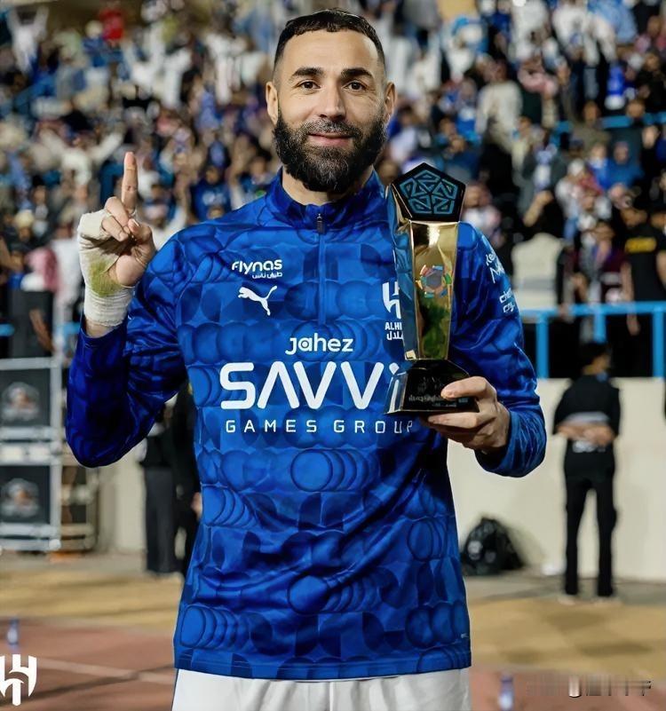 C罗要睡不着了，本泽马加盟利雅得新月首秀上演3射1传超神表现!

在本轮沙特联赛