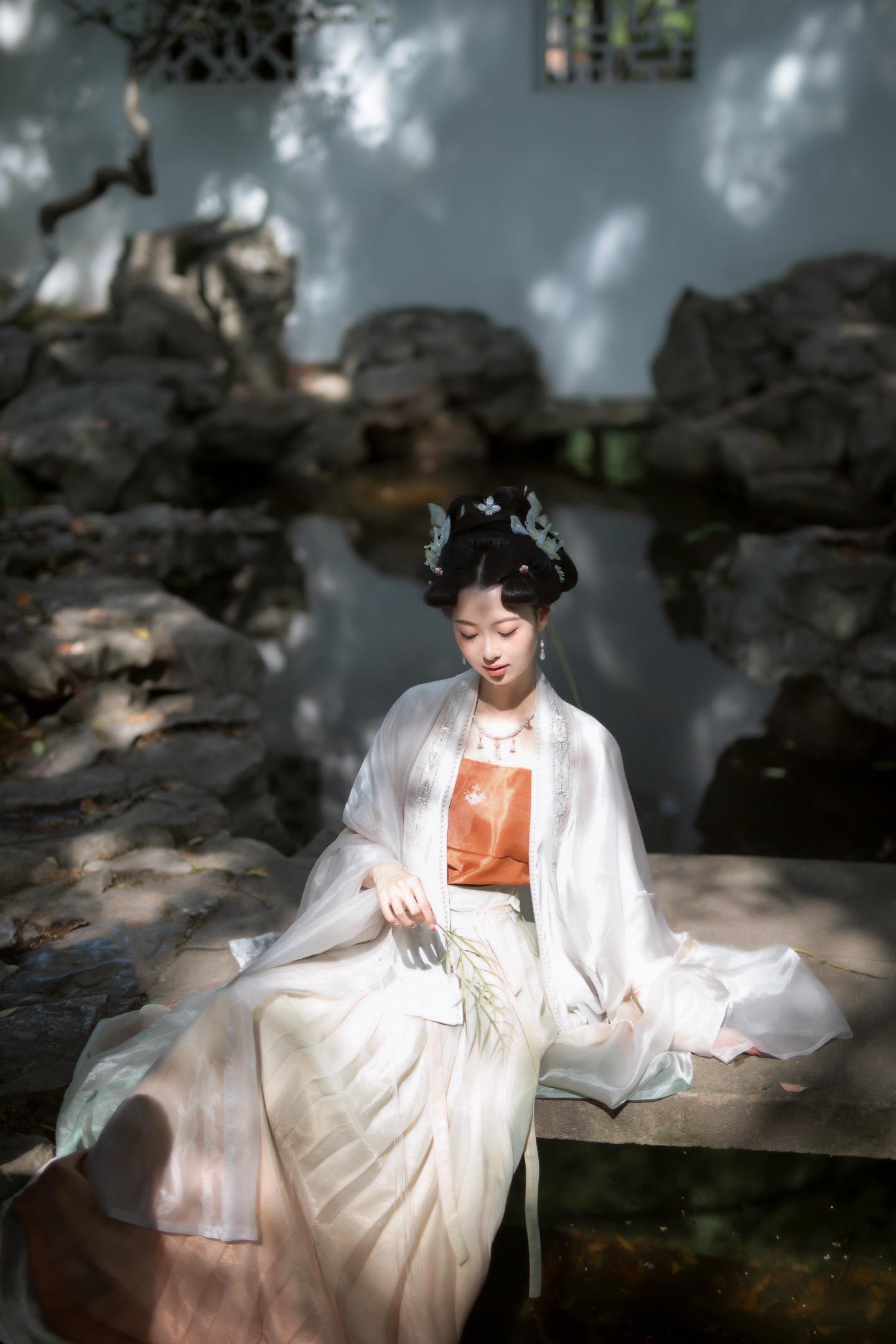 “待月西厢人不寐”