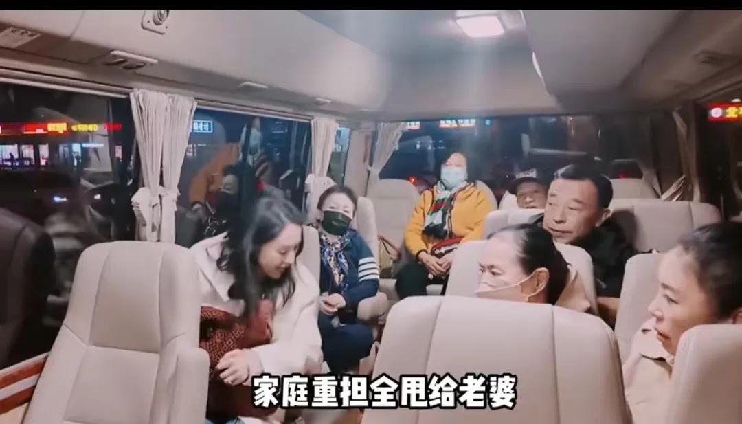 董璇总算忍不住发火了！张维伊那点在喜剧大赛攒的好印象，这下全败光了。
 
换谁能