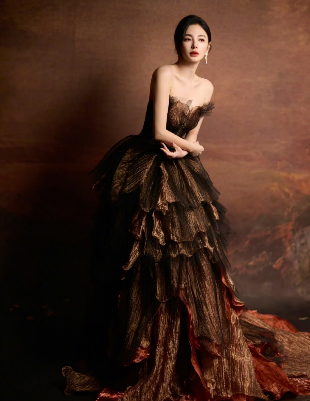 衣服没掉色，是永生花张雨绮把美丽直接定格了！太惊艳啦！！ 