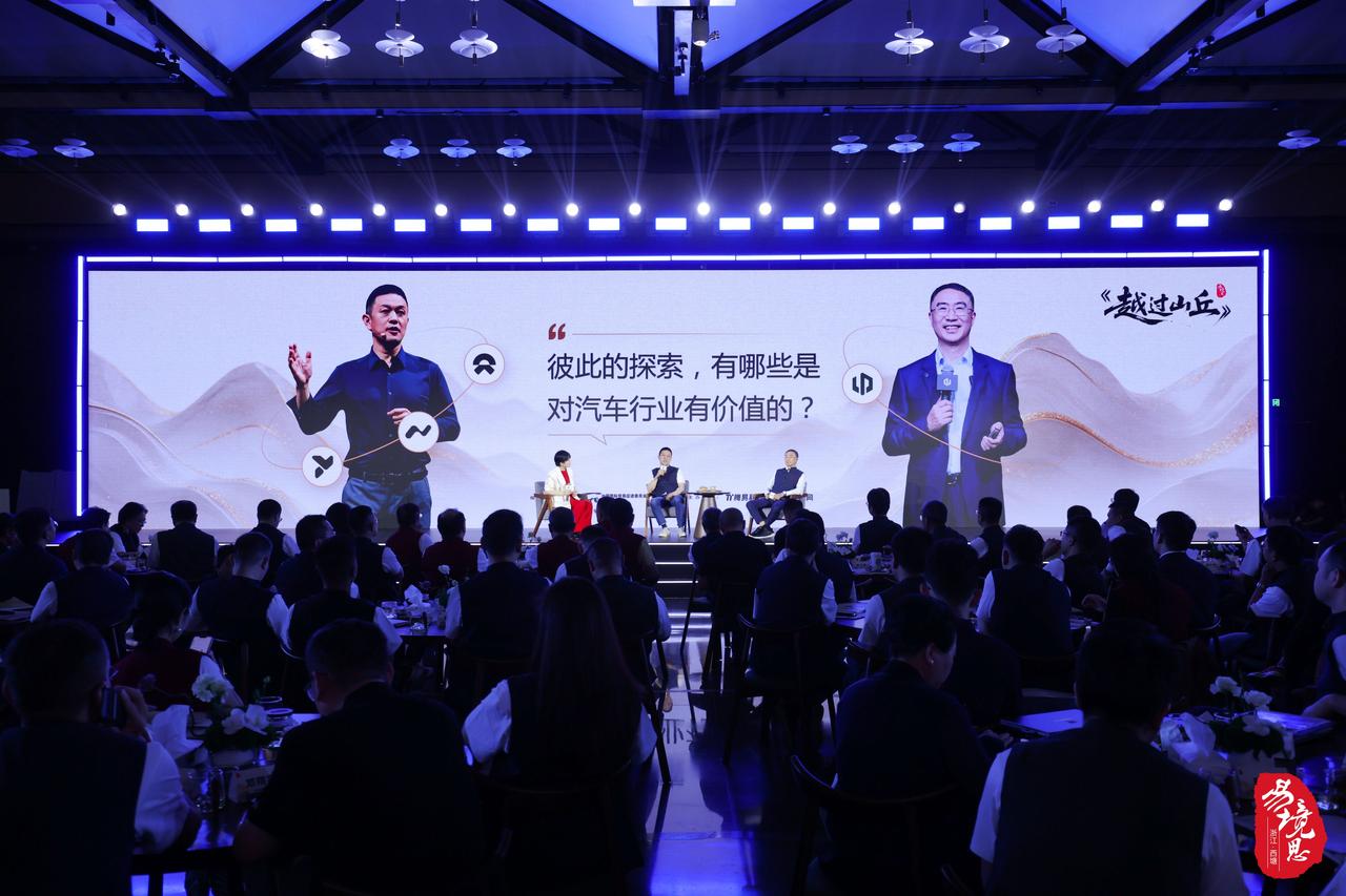 朱江明和李斌两条截然不同的造车路，撞进了同一个路口
 
2025年，中国新能源汽