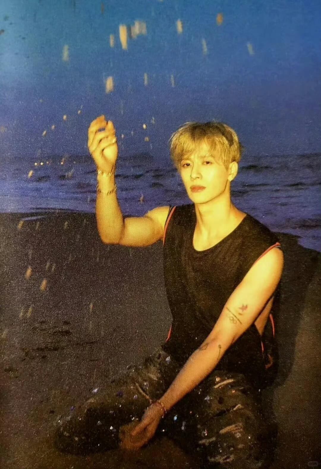 王嘉尔这滴泪是一路羁绊的证明 就这个王嘉尔爽啊，这一路上虽然坎坷但从未放弃， 始