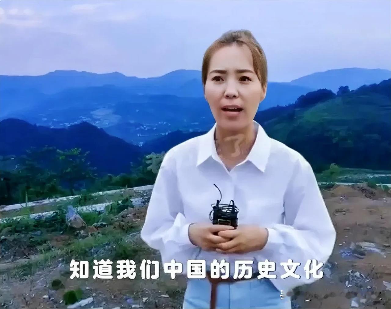 这是近期云朵在福建长汀参加有关活动，那些喷子们在网上再怎么喷，丝毫也影响不了云朵