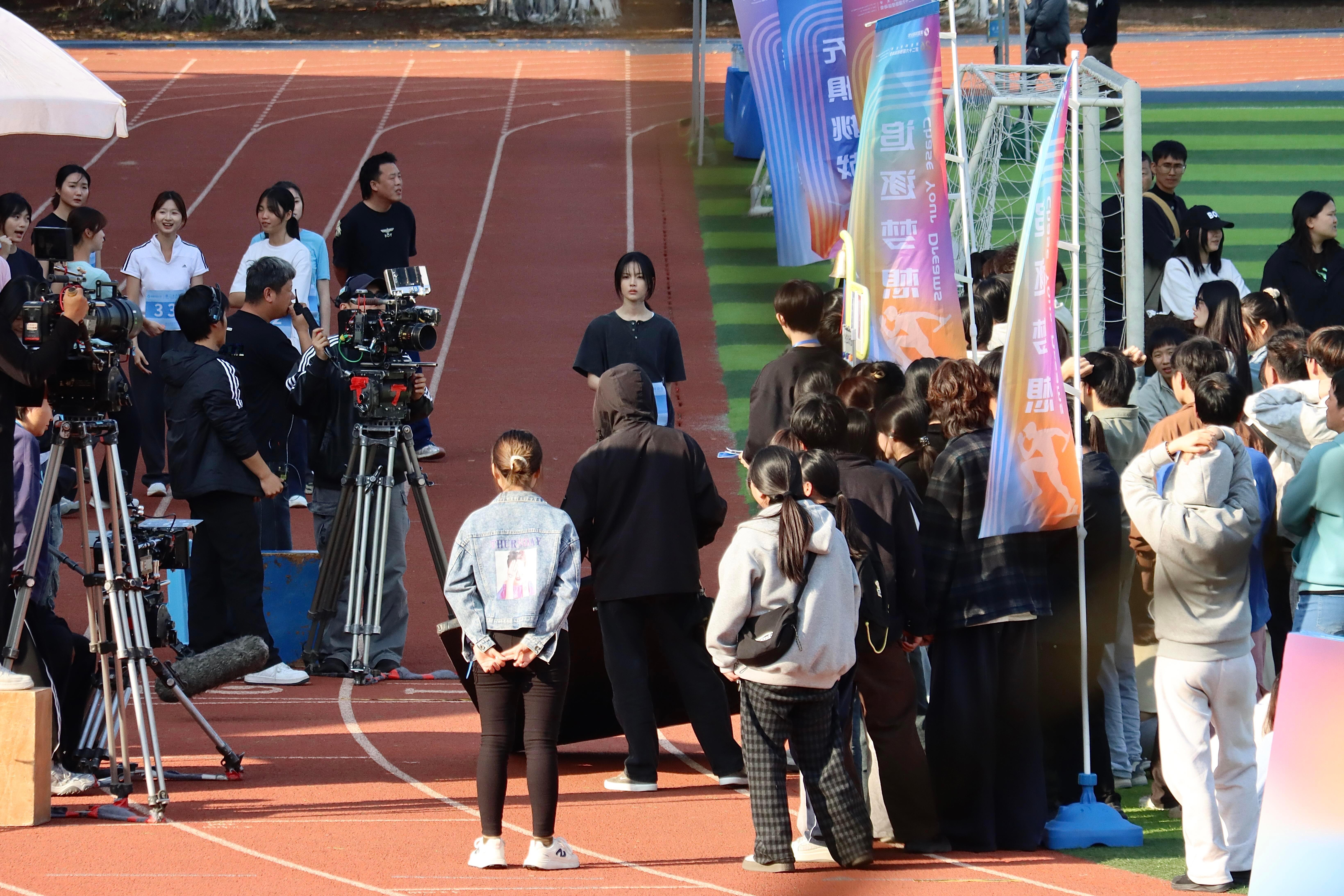 华农杨超越董思成拍戏 