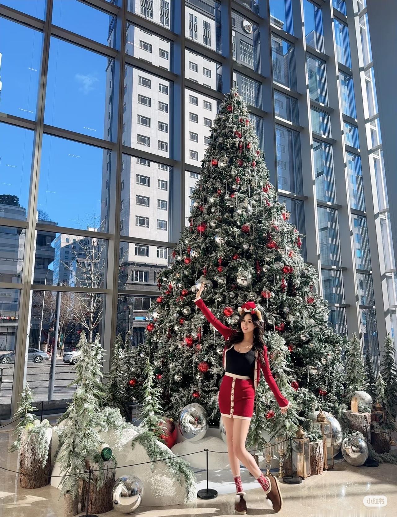 何超欣这种女孩，在婚恋市场是hard模式。
你看到的是26岁、麻省理工、清华苏世