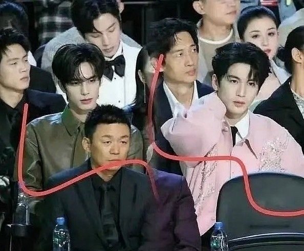 张凌赫宋威龙同框图，get谁？ 