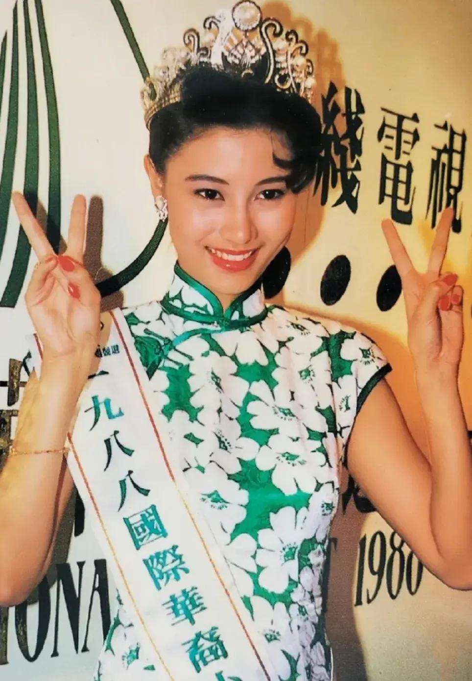 1988年国际华裔小姐的获得者-李嘉欣。
那会儿的她身材相当曼妙，五官精致深邃。