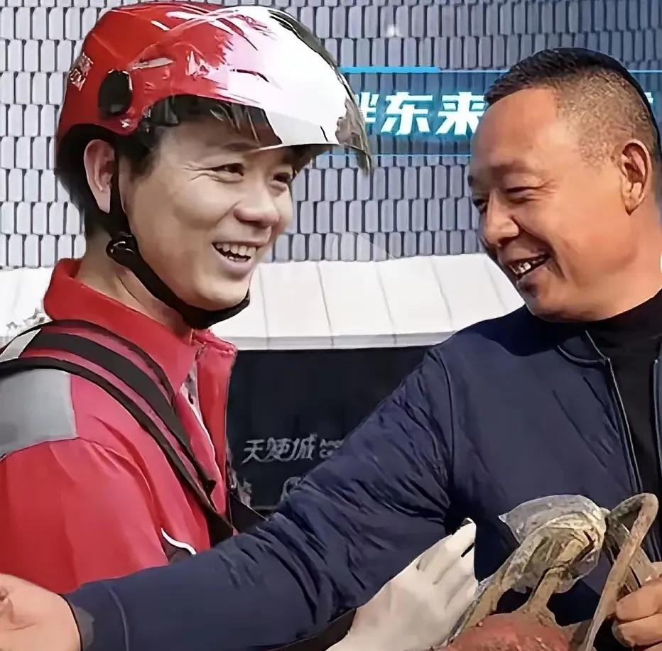 当72岁的王石跟小娇妻玩起了奥特曼变身，刘强东跟胖东来达成战略合作开拓新疆土，同