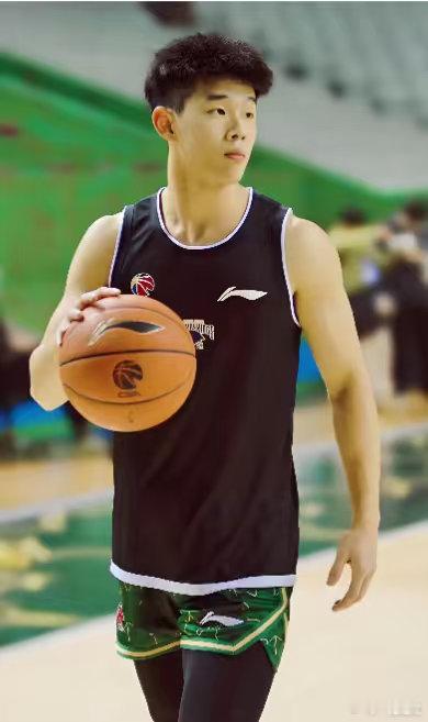 NCAA常规赛继续进行，俄勒冈大学85-88惜败罗格斯大学，这场比赛中球员林葳打