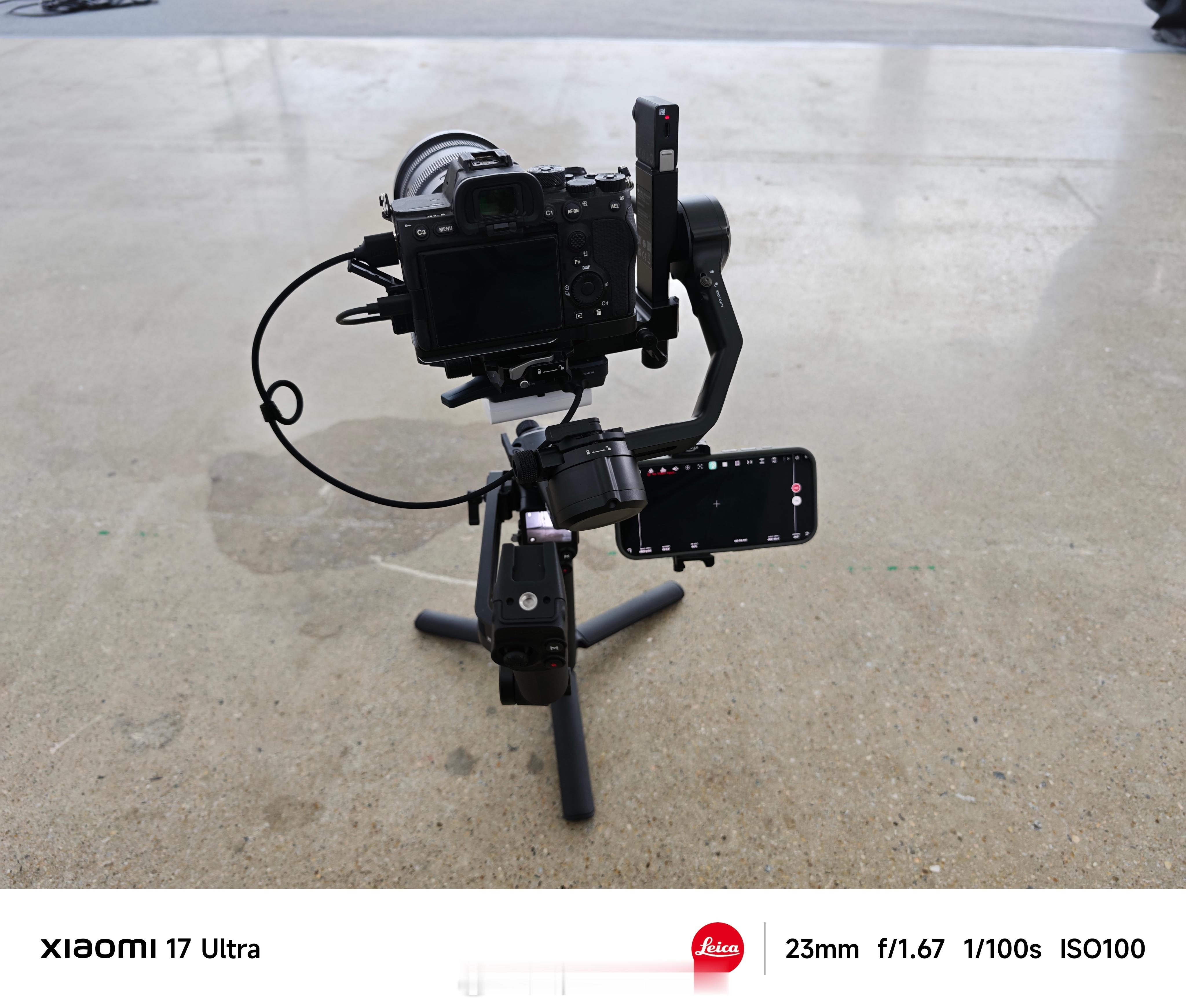 摄影真不是个好干的活儿，稳定器已经举出腱鞘炎了