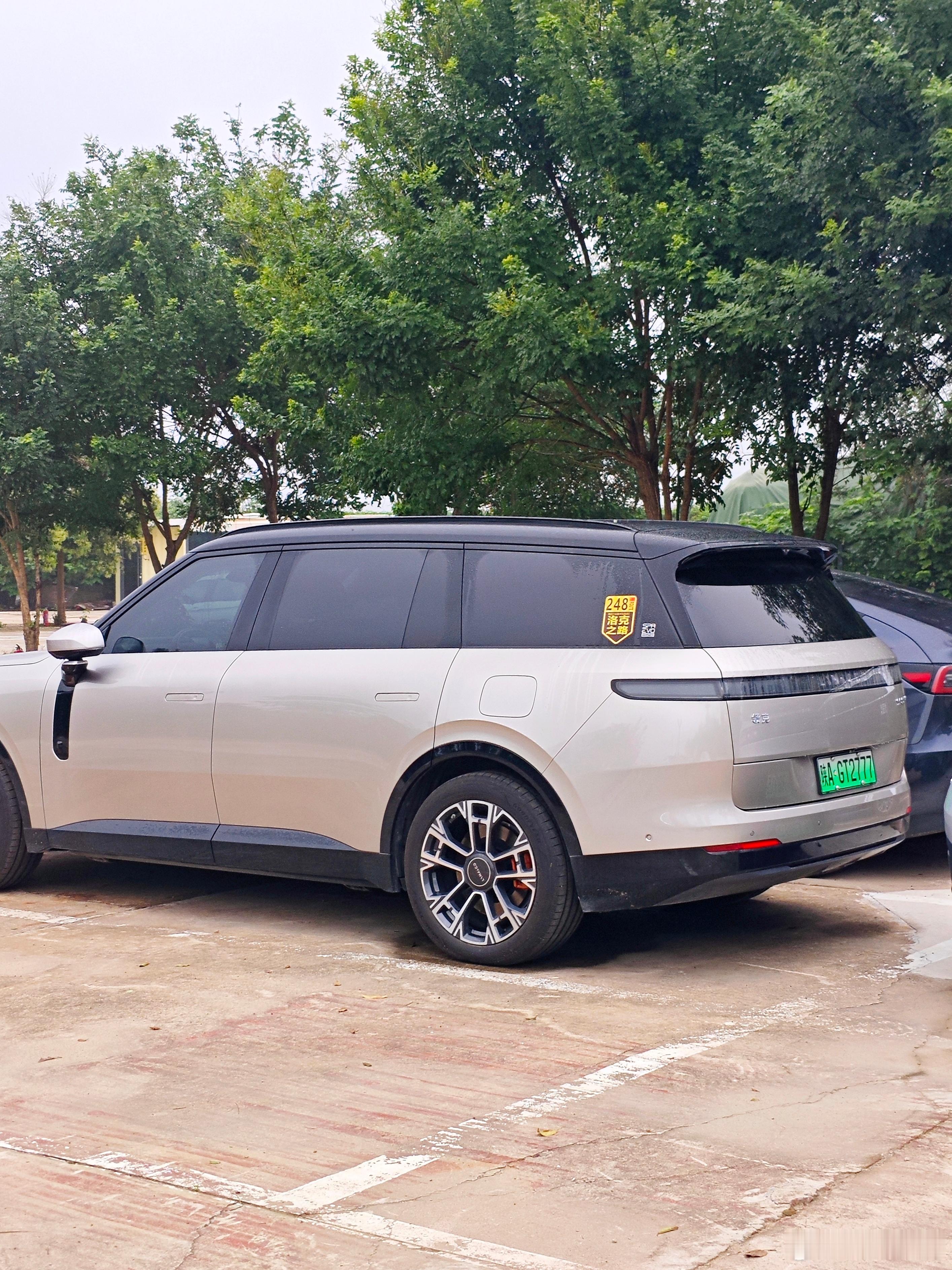 机场偶遇Q总的车[doge]  ​​​