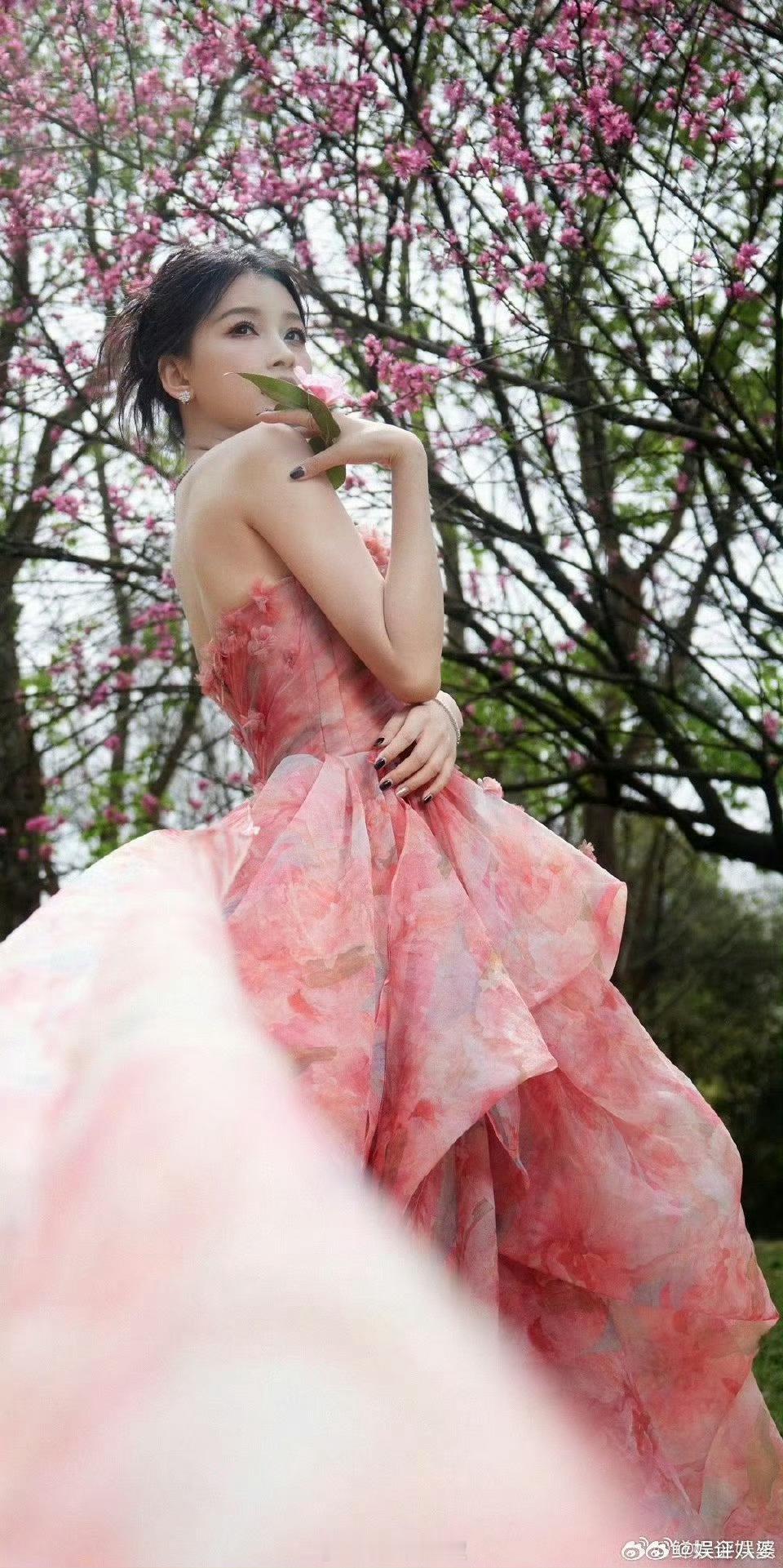 孙怡团向庄法团发动奇袭的理由乘风2026被孙怡的分寸感狠狠戳中，不尖锐、不刻意，