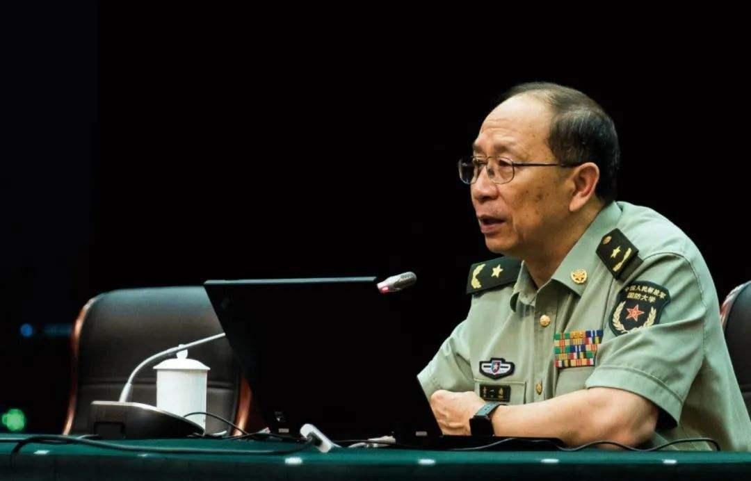 美国人曾放话：“如果中国继续在南海填海造岛，那么整个南海都将被导弹炸毁。”金一南