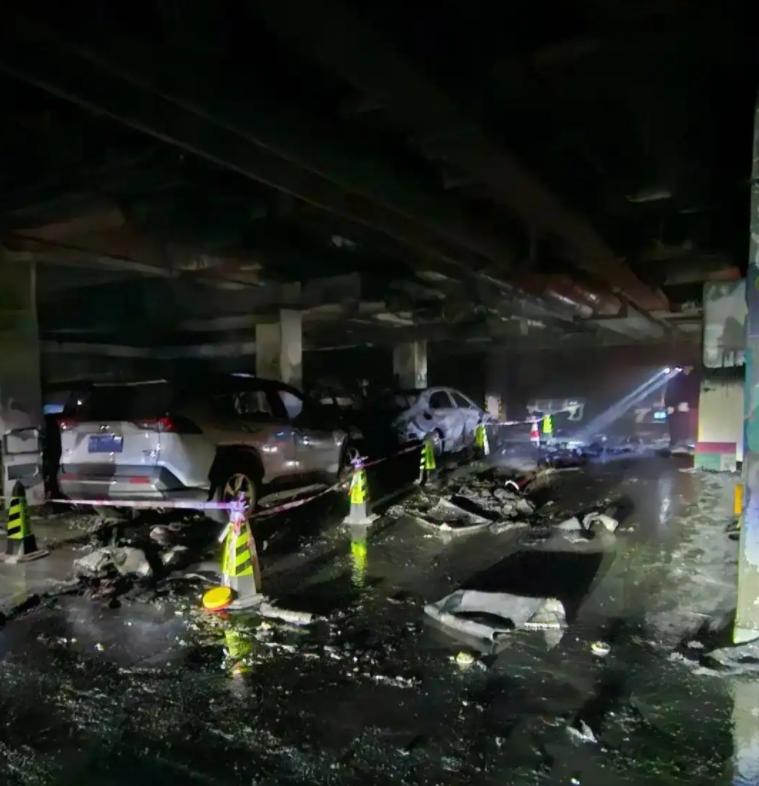 济南恒大城地下停车场的电动车燃烧，接连烧了6辆车，估计有几十辆车都会受到损伤。