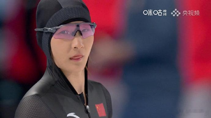 李佳轩滑出1分59秒36米兰冬奥会速度滑冰女子1500米，李佳轩以1:59.36