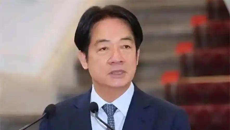 [月亮]在赖清德疯狂鼓吹“台海终须一战”、刻意制造两岸对立的当下，郑丽文挺身而出