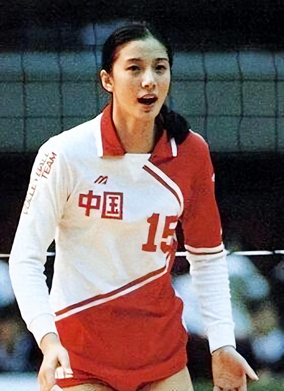提起中国女排历史上的“美女”，老球迷脑子里蹦出的第一个名字，多半是李月明。1米8