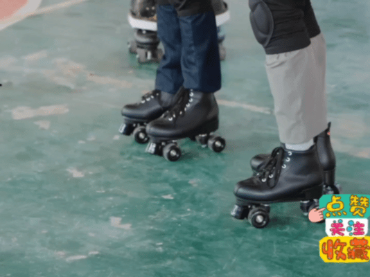 乃文gogogo马頔nonono一个天生自带舞步gogogo，一个紧张到全身僵硬