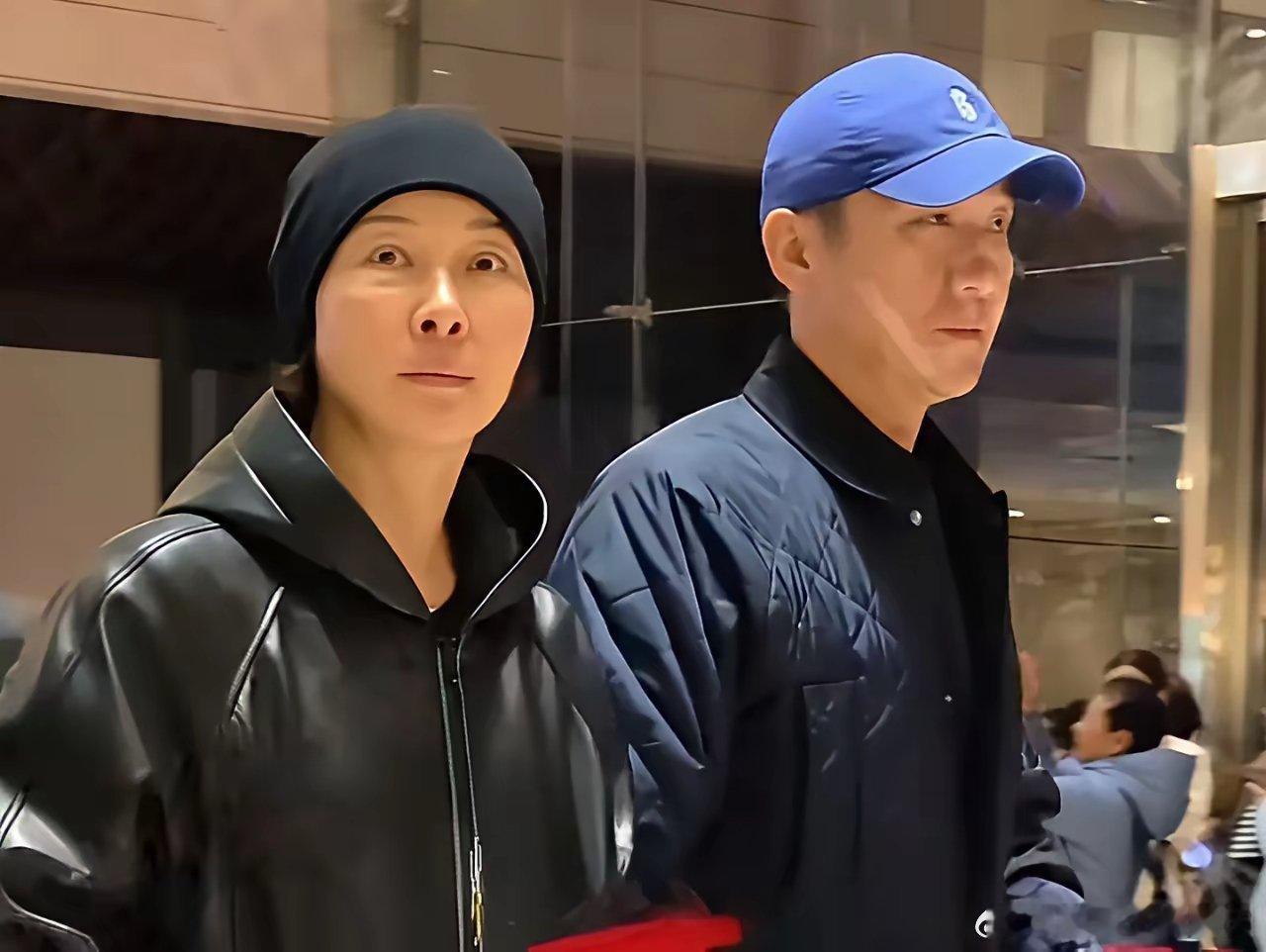 柯蓝和黄志忠冲上热搜！4月9号，柯蓝和男友黄志忠被拍到一起去北京天桥，观看张国立