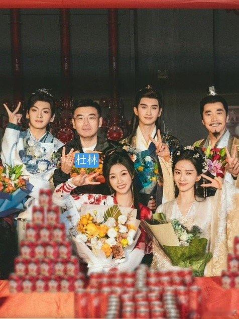 导演杜林长相让人心旷神怡、但执导的作品让人闻风丧胆[二哈]杨超越的七十吉祥、杨幂