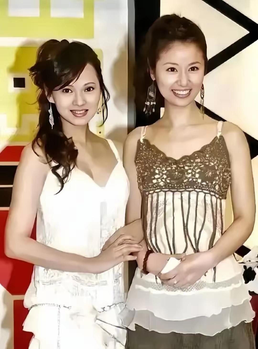 咦，林心如和伊能静还同框过呀。

这两个人，除了都是台湾的，还能有什么交集？