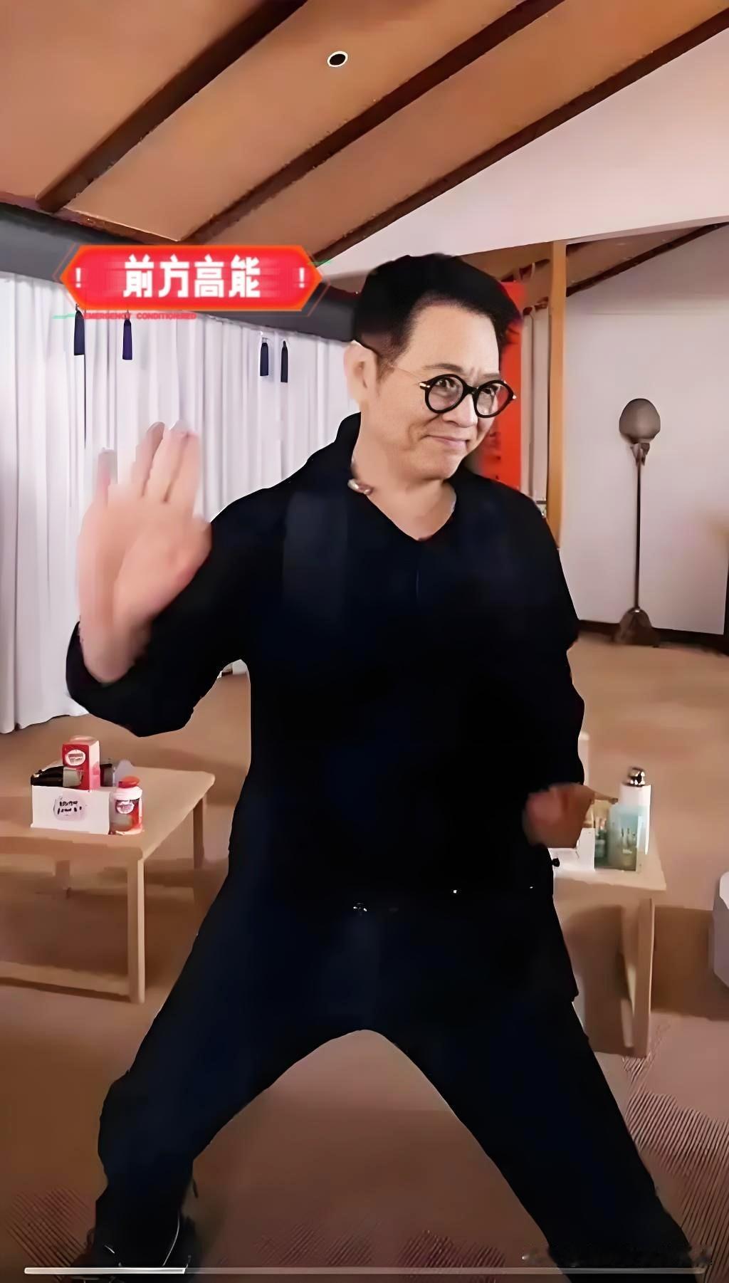 家人们，我真的越想越不对劲！有没有一种可能，现在的李连杰已经不是当年的李连杰了？