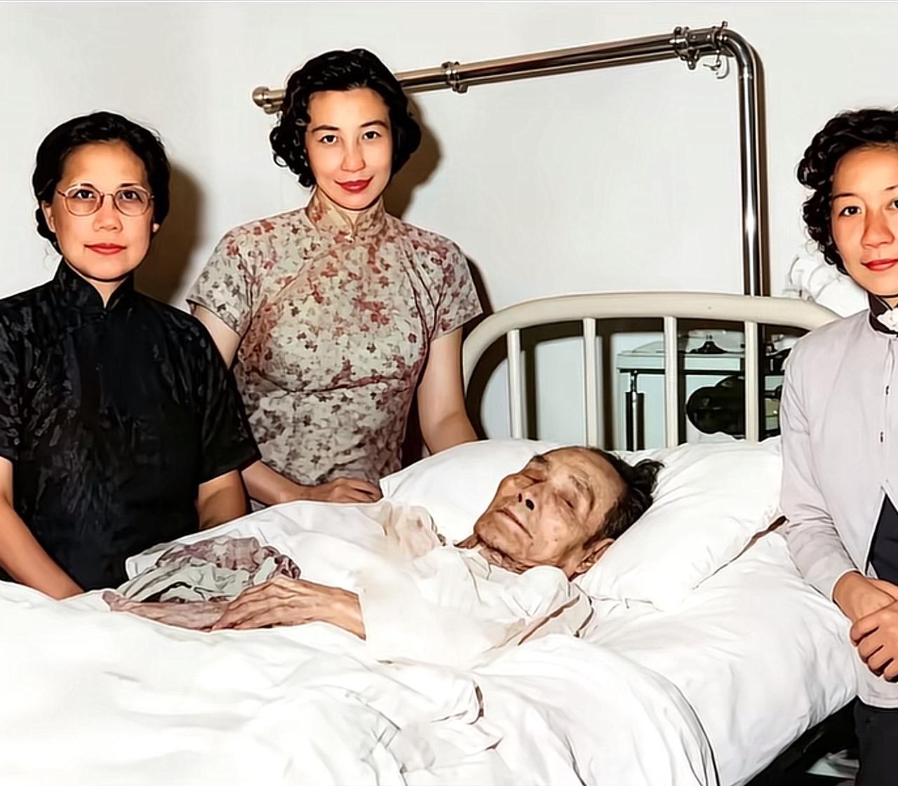 1962年，病榻上的梅贻琦已是癌症晚期，这是他离世前的留影。身旁是妻子韩咏华，长