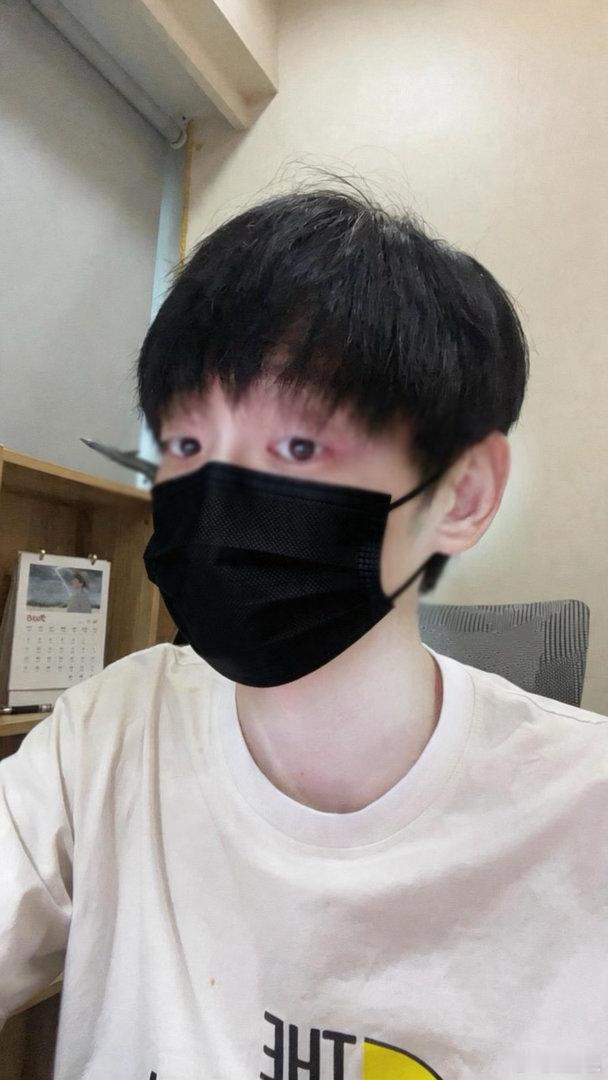 开会到一半，开始变得不耐烦。其实我没吃过太多苦。起码在生活上，一直有衣穿，没挨过
