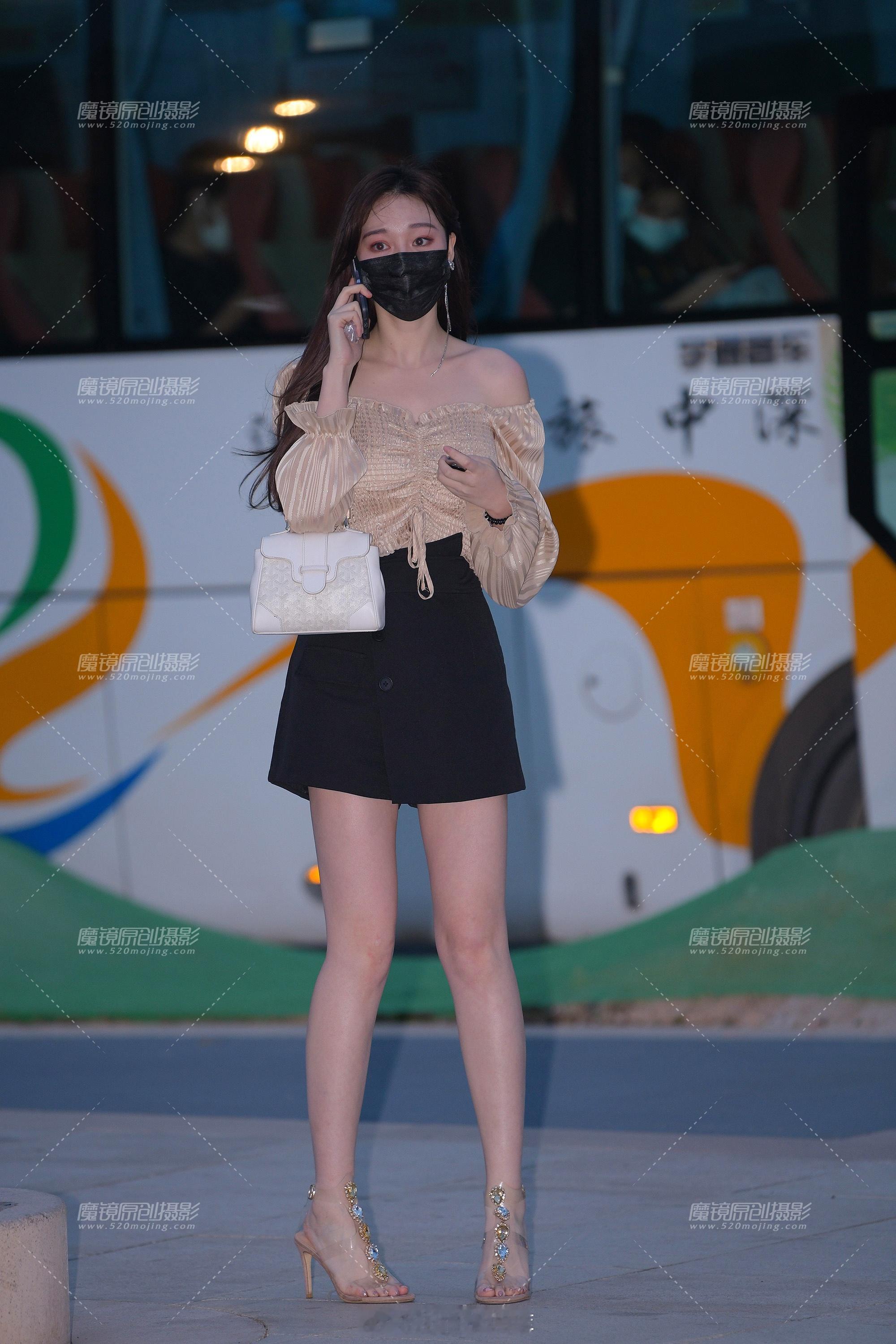 夜色下的热裤小姐姐！穿衣搭配[超话] ​​​