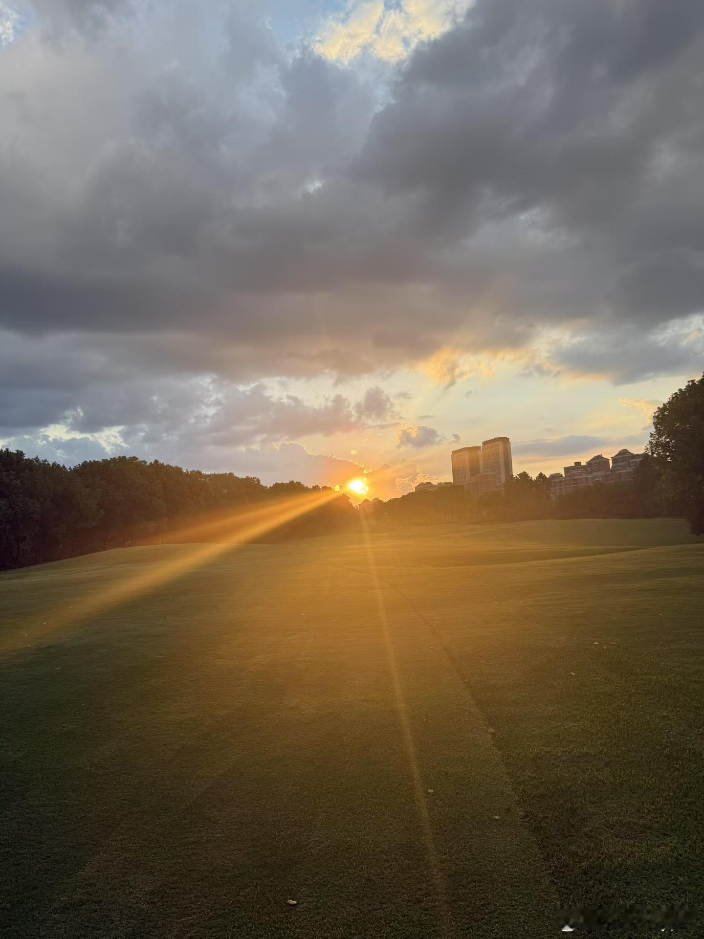 10.26市场热点：1.btc缩量上行，周末两天相对安稳一点，没有太大变化，继续