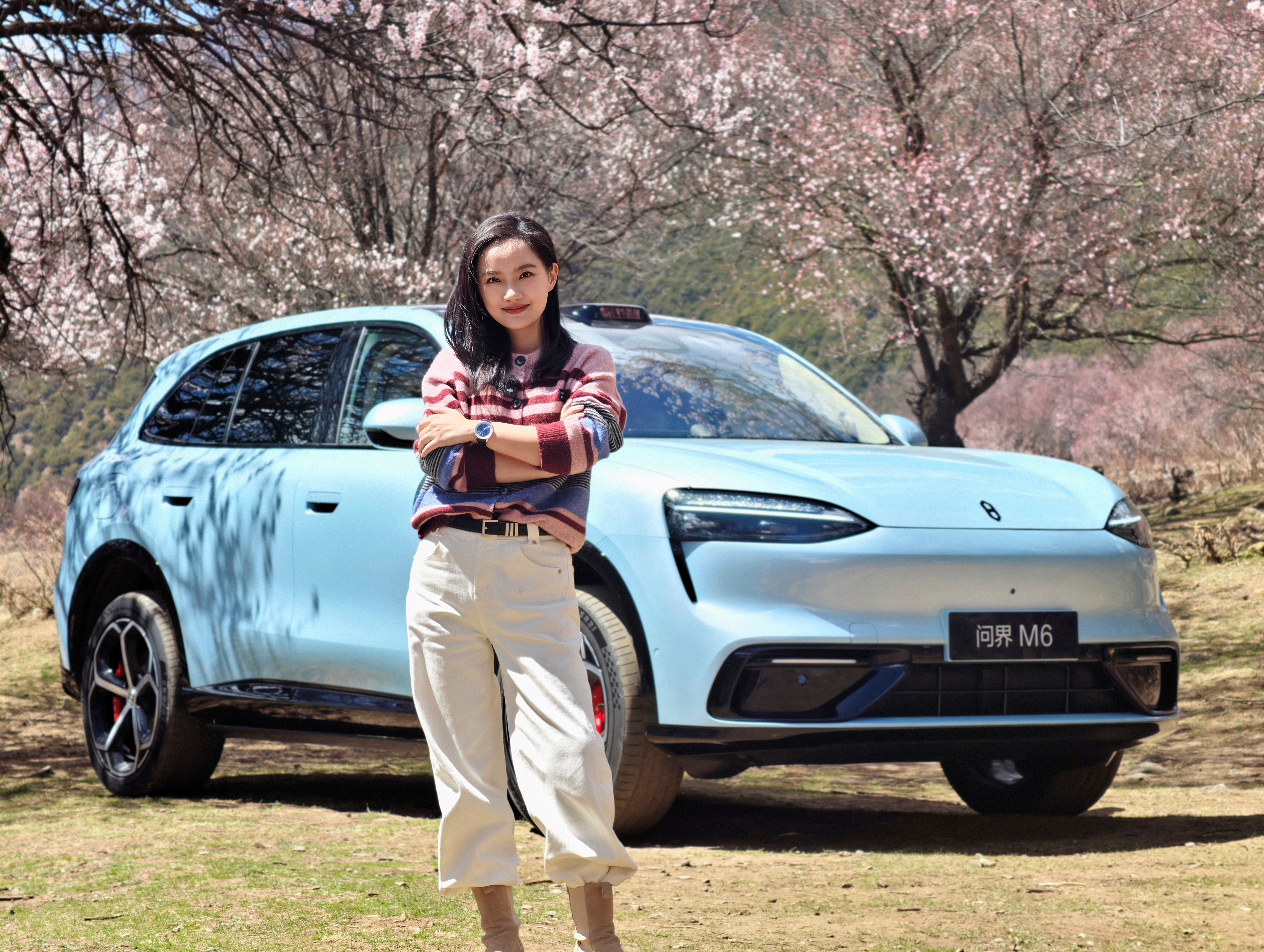 这个季节来林芝，去一趟巴松措，顺路再逛逛拉如村，桃林美极了