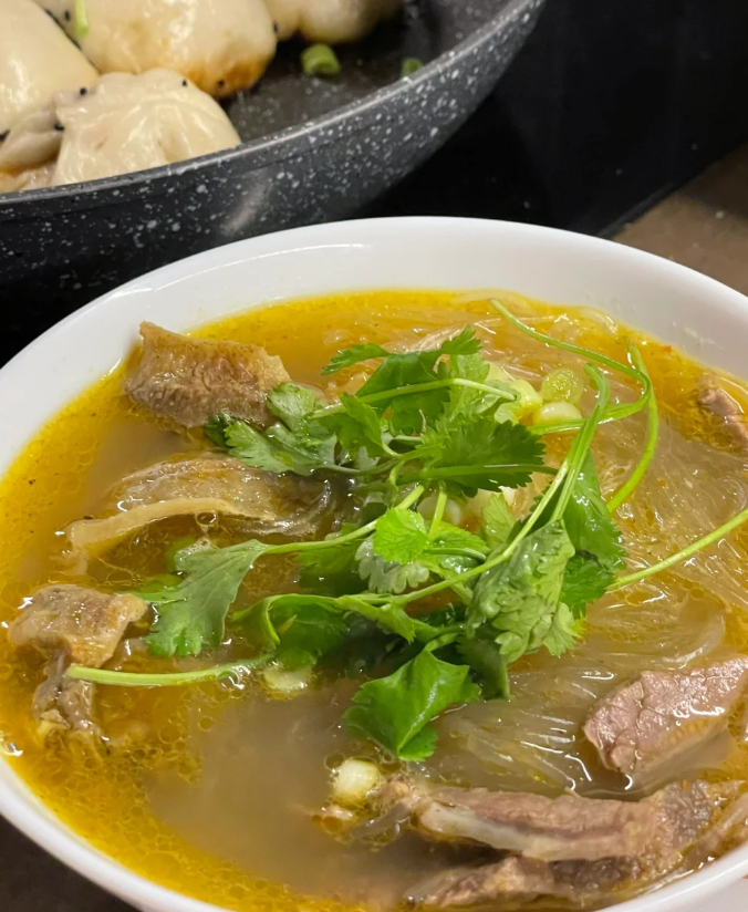 早上8点 怎么能不喝一碗咖喱牛肉汤呢？ 
