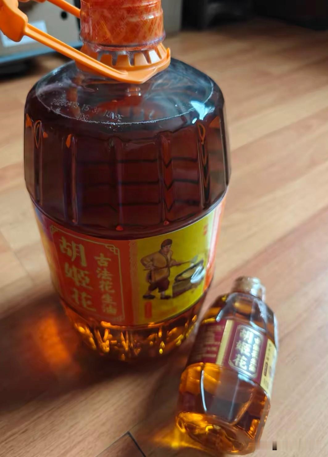 哎，没法说。
比如这花生油吧。
我妈家吃的花生油都是我买的。
花生油，豆油，菜籽