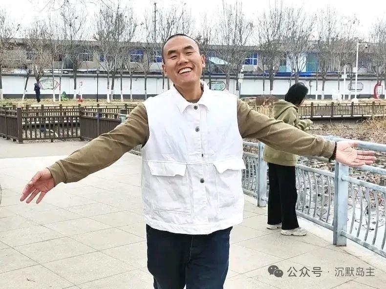 连续夸老公10天，第4天，想要什么，就让老公买……


01
书上说，女孩子要适