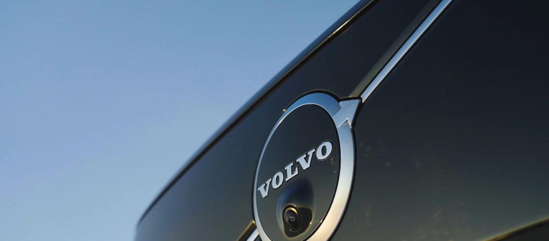 实战见真章！沃尔沃XC70、奥迪Q5L、特斯拉Model Y冬测，谁跑起来更稳？