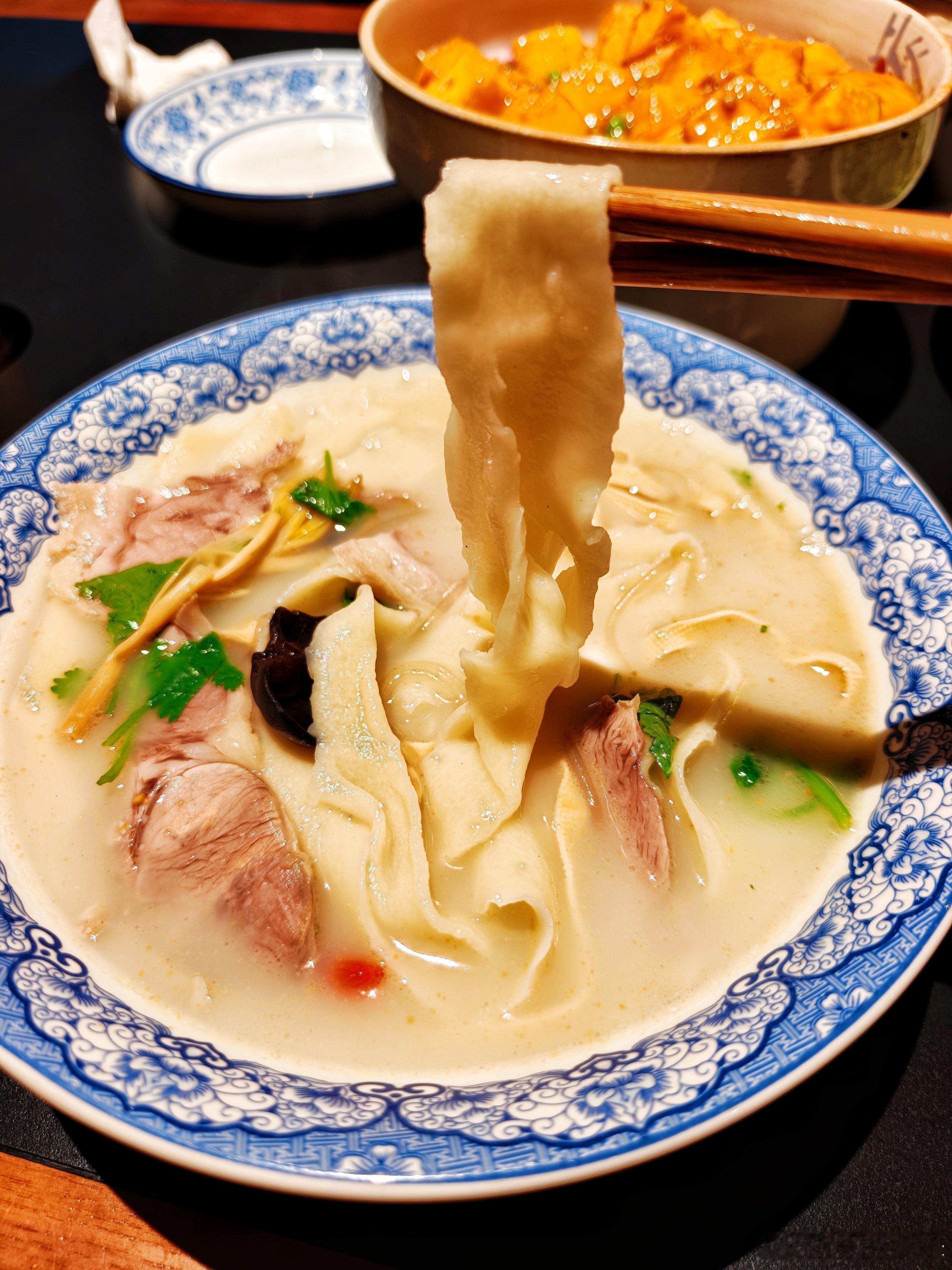 我的美食日记 河南烩面🍜，味道还不错！[挤眼] ​​​