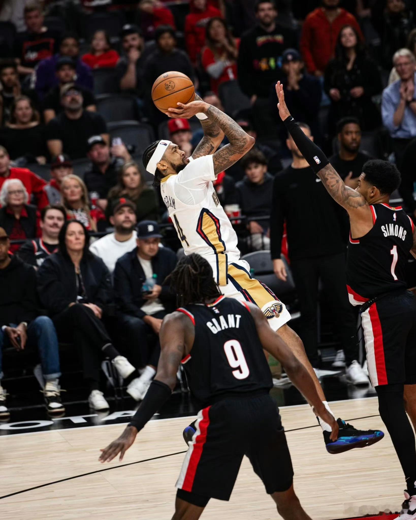 我个人是看好搞一个正经中锋的鹈鹕的[二哈]#nba吐槽大会##五大囧[超话]# 
