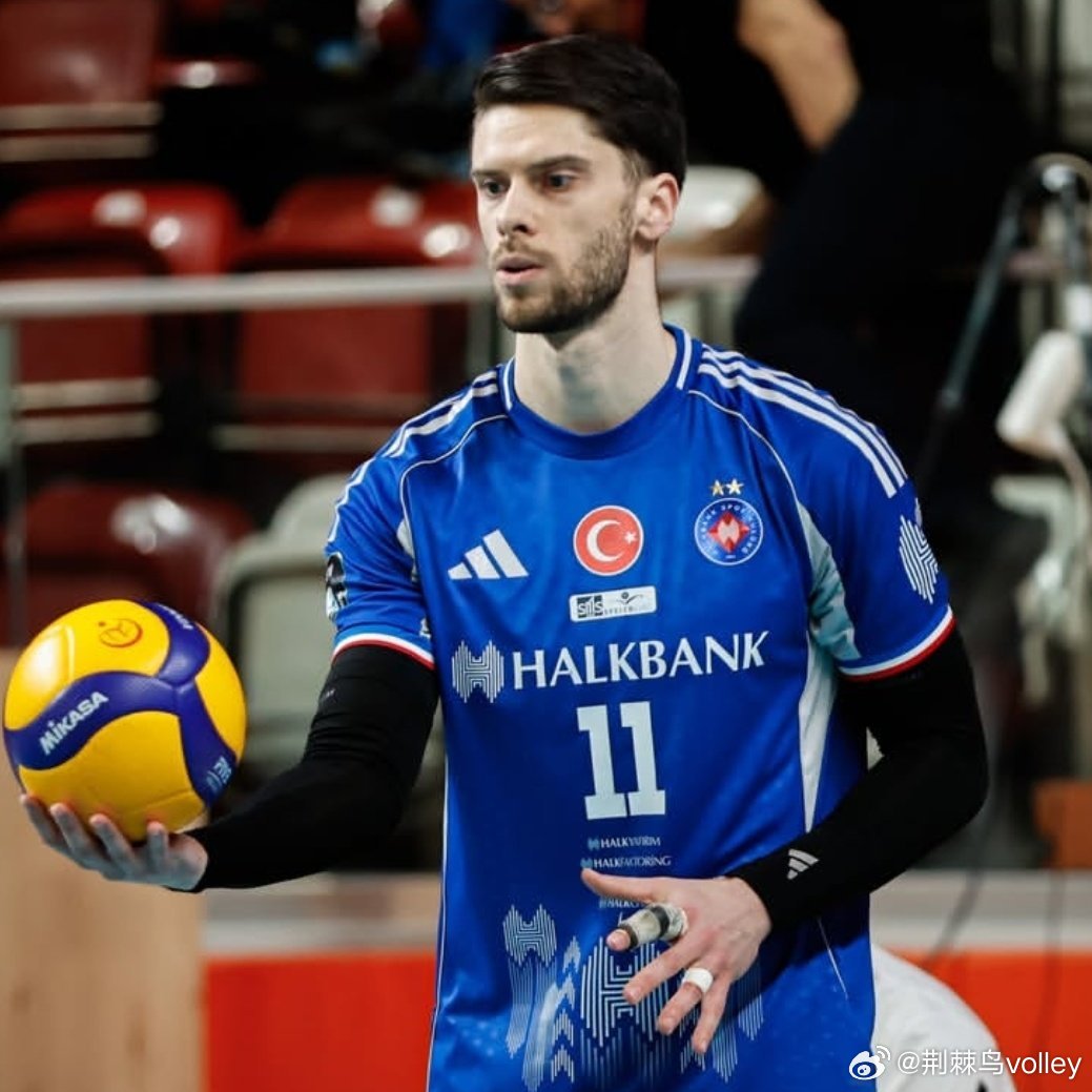 新赛季除了弗纳尔回归祖国联赛外，效力土超联赛的波兰男排另外一名主攻斯利夫卡也将重