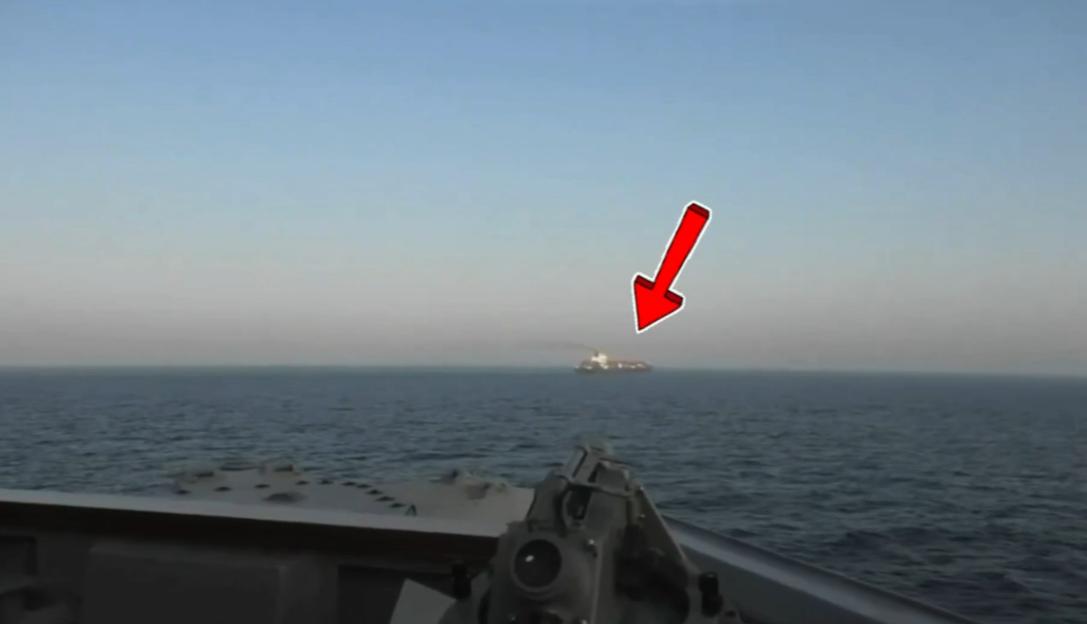 伊朗声称刚刚对多艘美国军舰发动了协同无人机袭击。起因是美军袭击了一艘从中国驶往伊