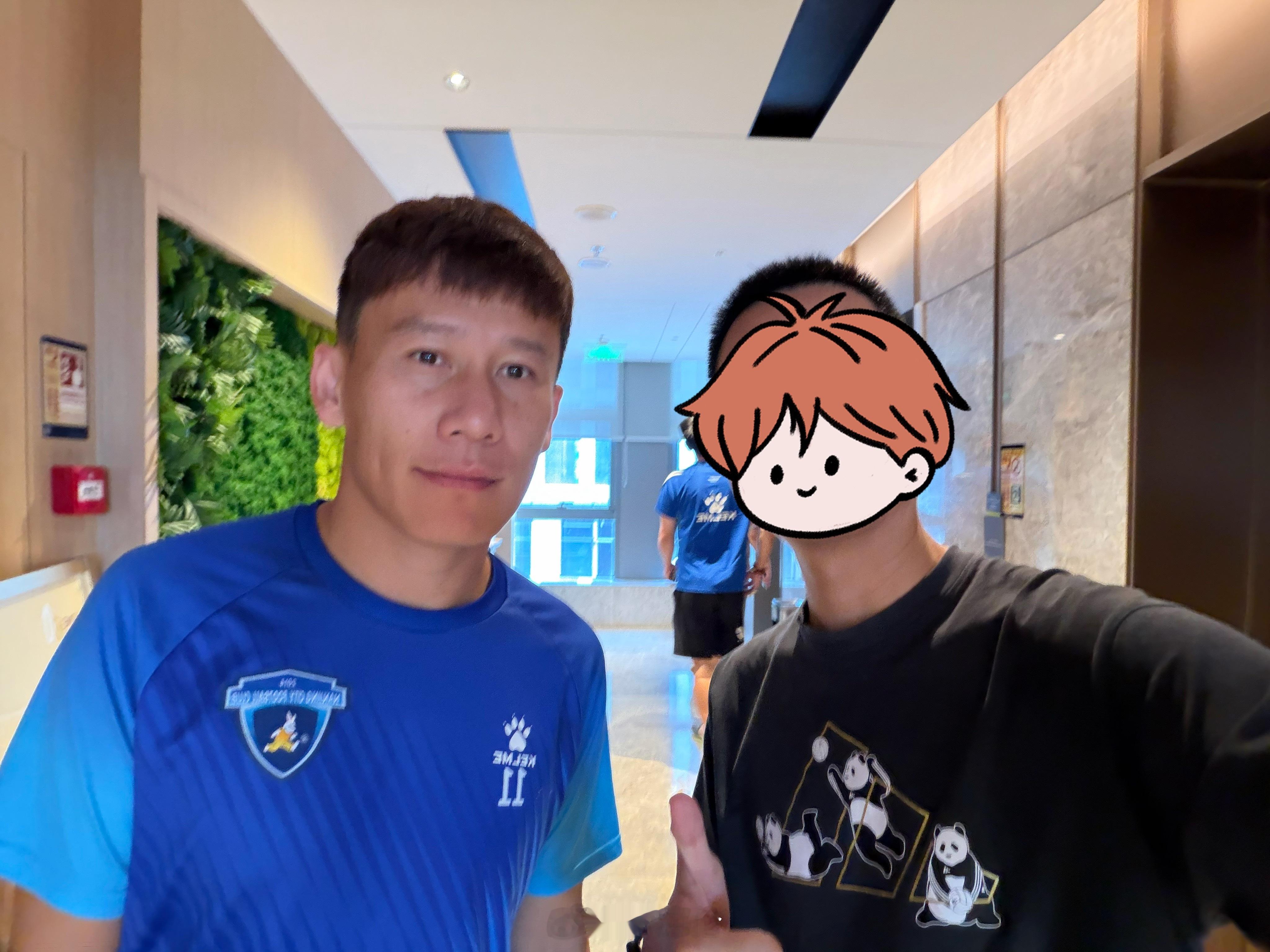 深圳青年人在宝体的最后一场比赛，也是家门口的最后一场比赛，以南京城市画上了句号。