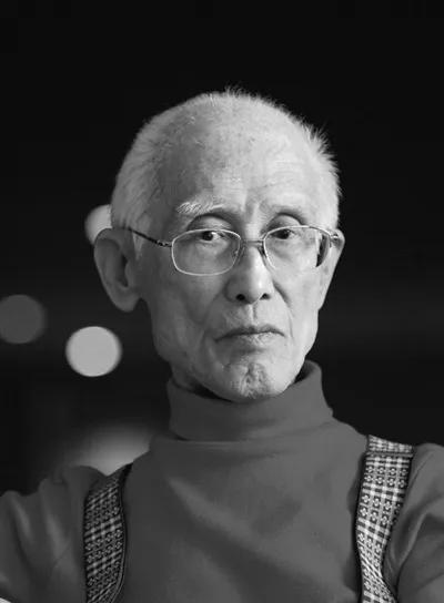 余光中这句话太治愈了，读完瞬间就释然了：

李敖一直看不惯余光中写得东西，有一次