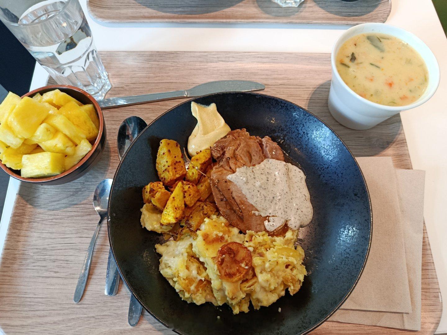 新年公司食堂第一餐。漆园隐吏的分享